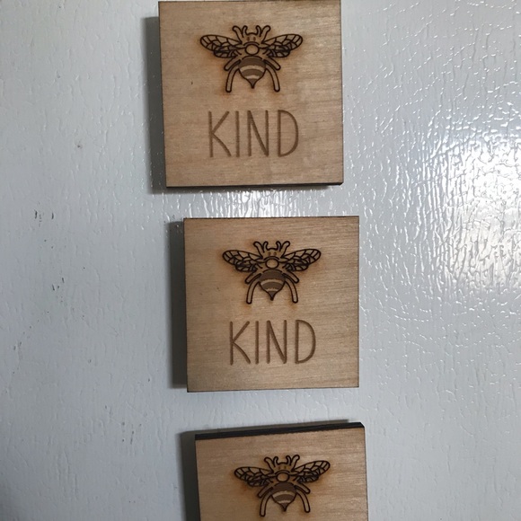 “Bee” kind magnet - Picture 1 of 2